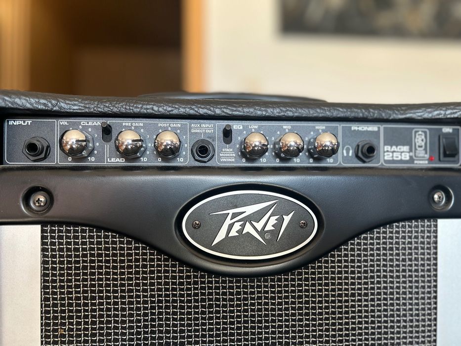 Amplificador PEAVEY RAGE 258 COMO NOVO