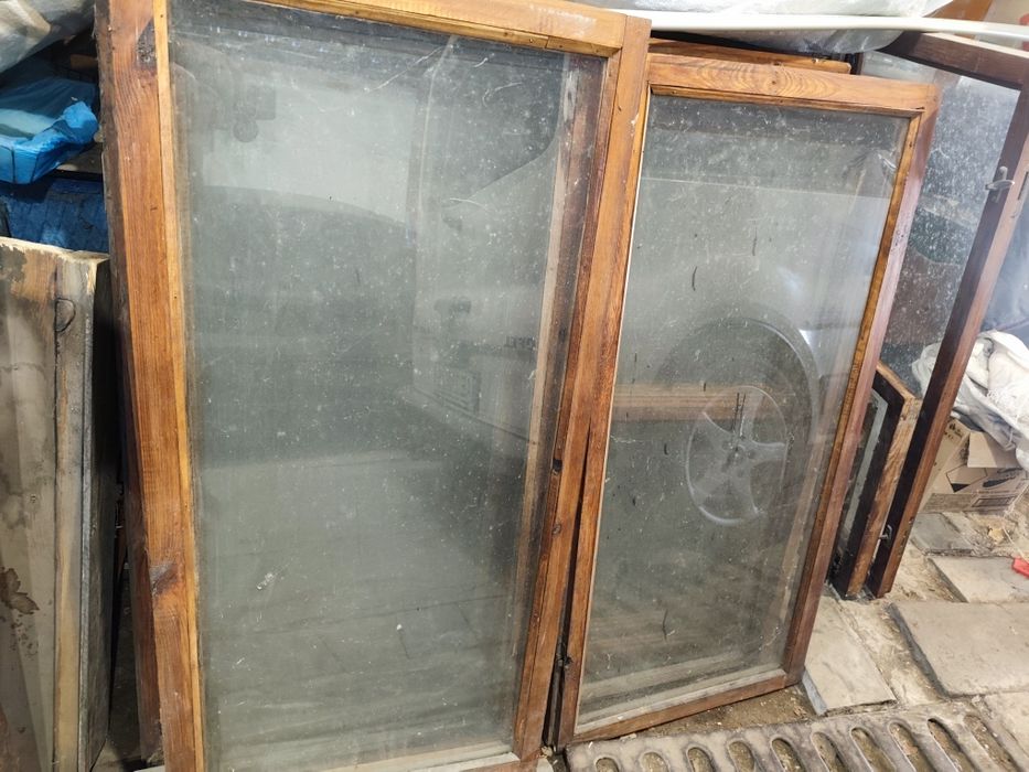 Стекло, деревянные оконные рамы размер 62-126см, стекло51х121см б.у