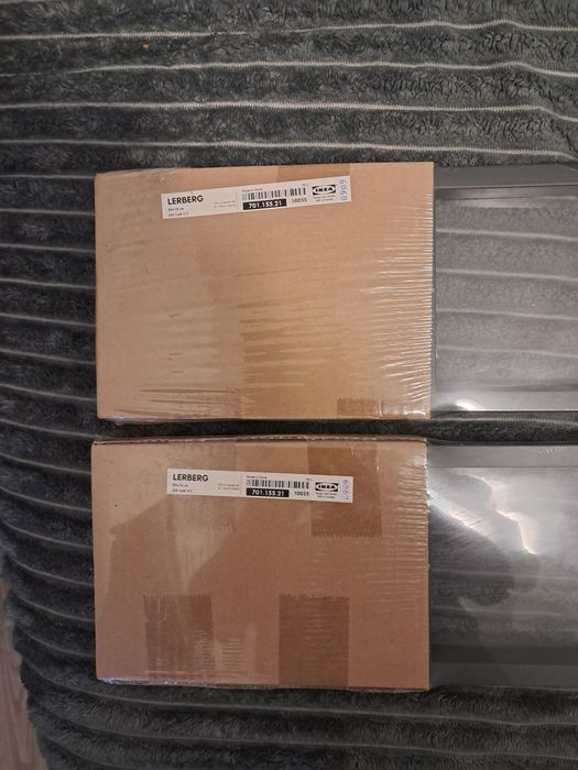 Metalowe półki ścienne na płyty CD