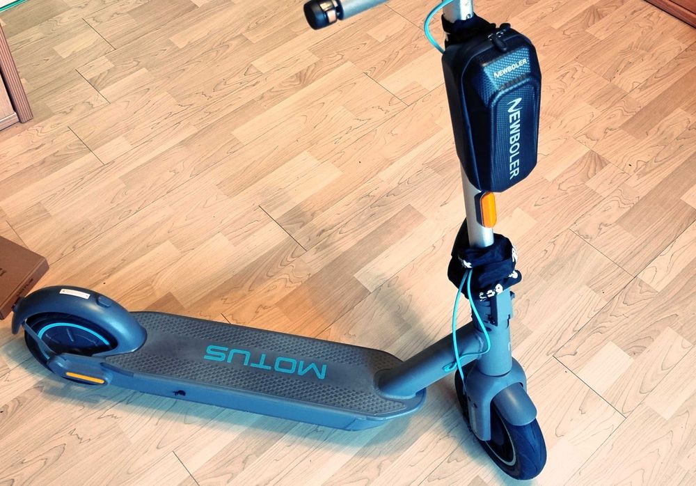 Hulajnoga elektryczna Motus Scooty 10 - 35km/h + AKCESORIA
