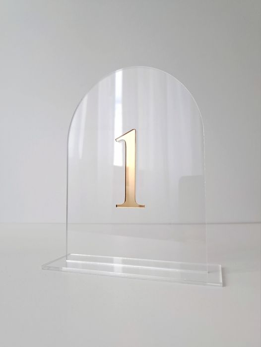 Numery stołów rozmieszczenie akryl pleksi złoty lustrzany napis ślub