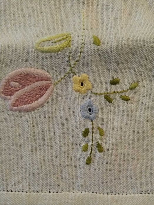 Panos em linho com bordado