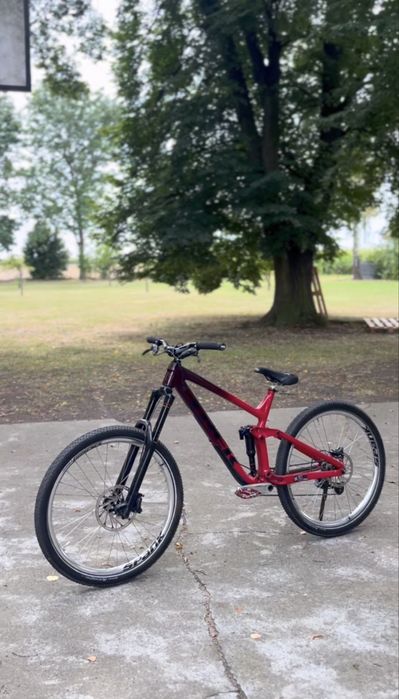 Trek Slash 8 z 2020 roku