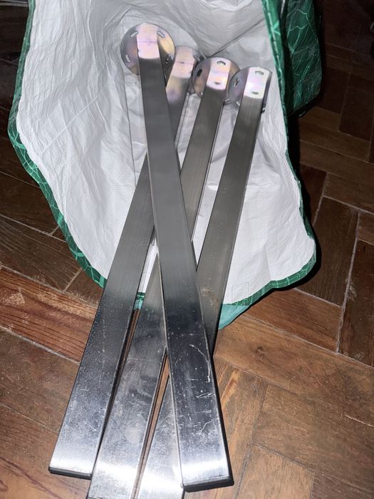Secretária + pes de secretária ou mesa de cozinha