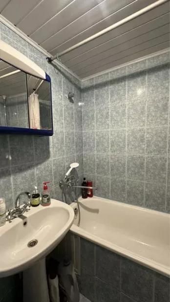 Продається 2 кім. квартира вул. Реміснича