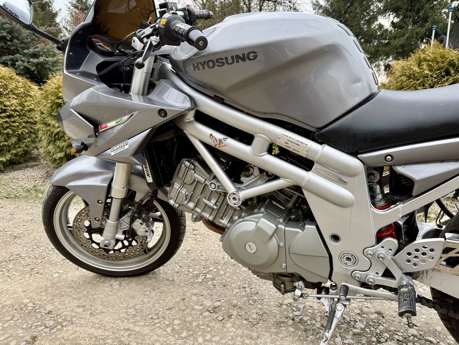 HYOSUNG GT650 -Transport