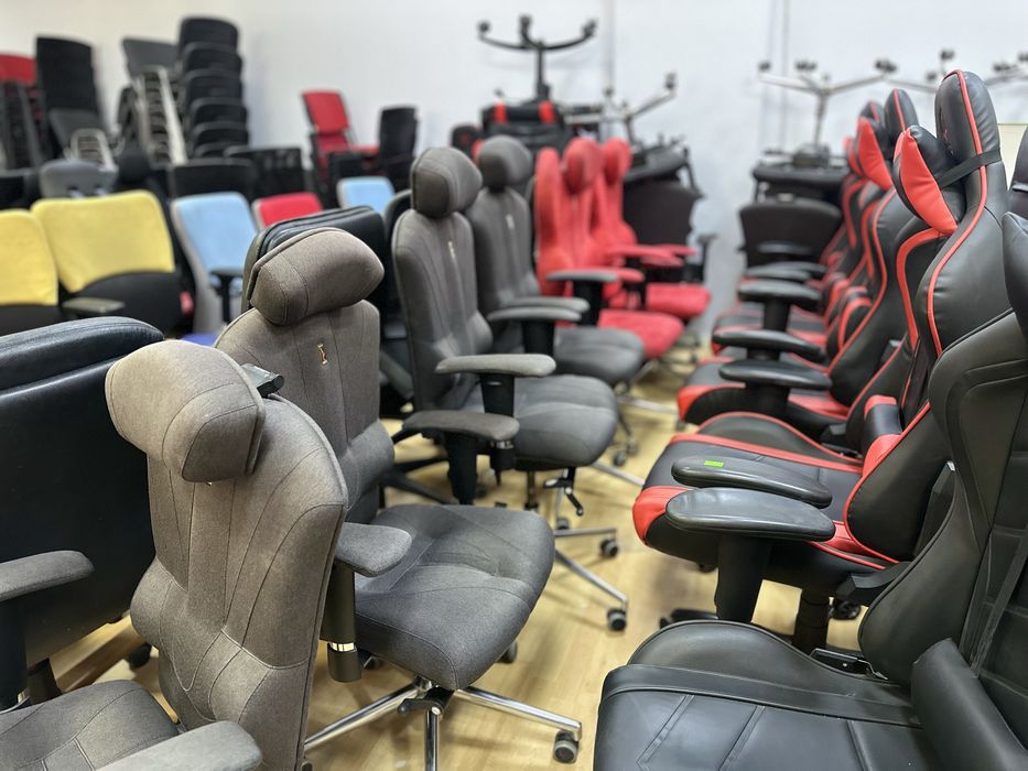 Срочная распродажа Офисной мебели Кресла стулья тумбы столы шкафы