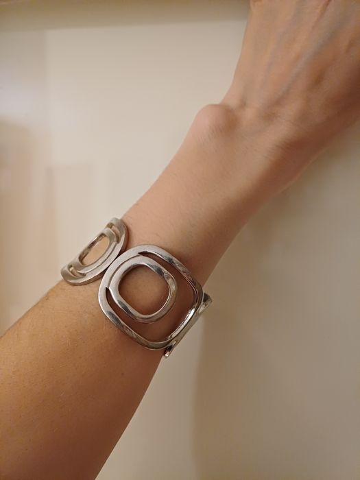 Pulseira de estilo geométrico, de metal prateado