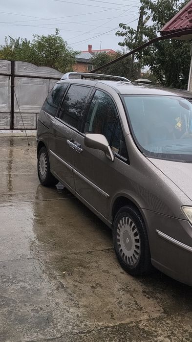 Продаєтьця Лянча федра