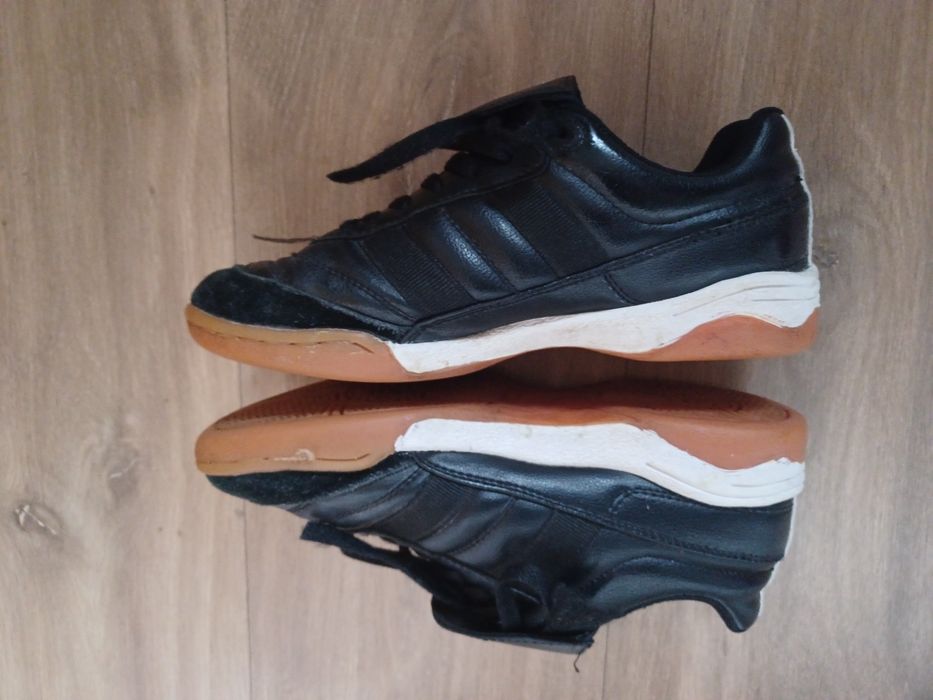 Buty piłkarskie, halowki rozm 36