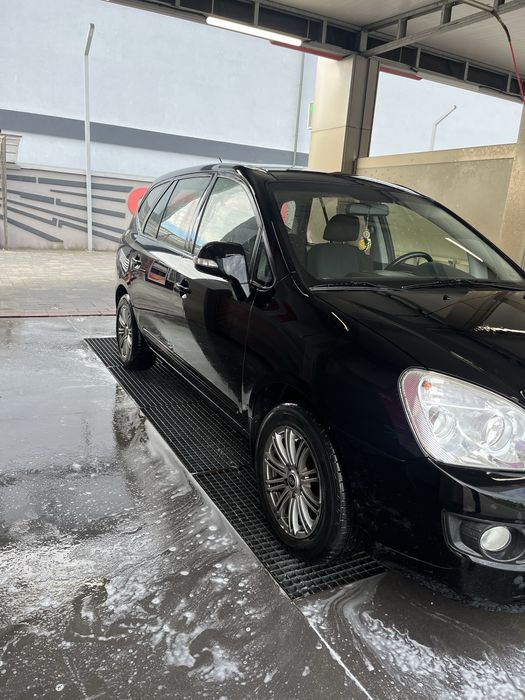 Автомобіль  Kia Carens