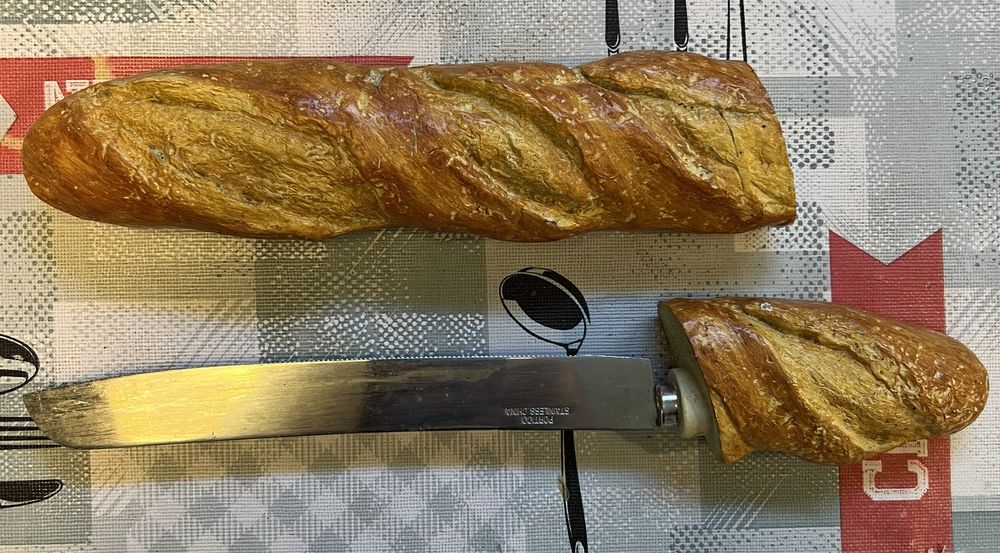 Faca em formato de pão