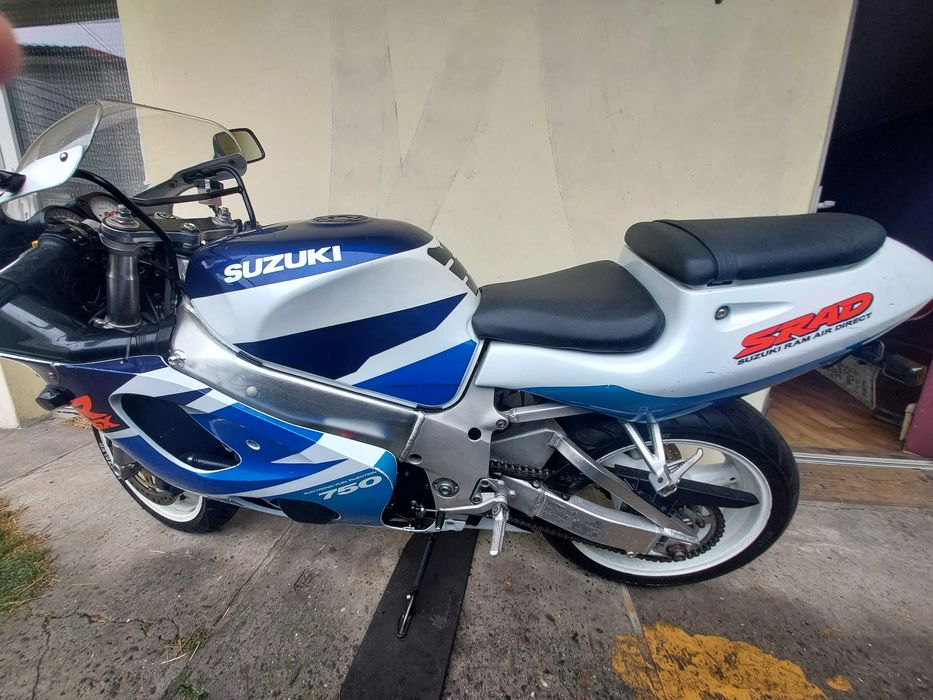 Продам мото  Suzuki GSR 750.
