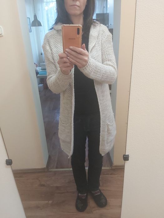 Sweter z kapturem