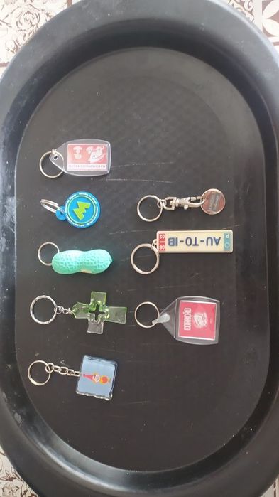 Selos, isqueiros, porta chaves, relógios, galhardetes e livros faturas