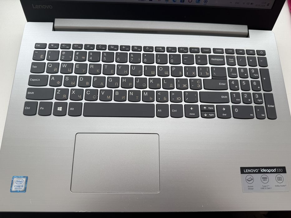 Ноутбук Lenovo IdeaPad 330-15IKB / i5 / 8GB / SSD / 15.6”
