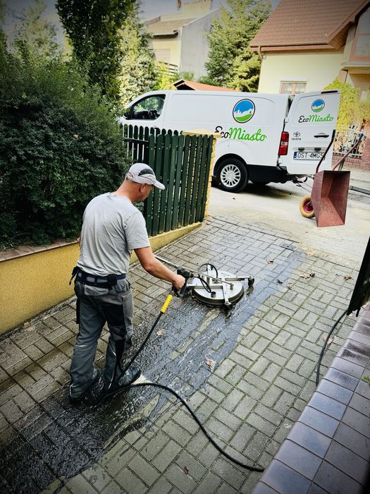Mycie czyszczenie kostki brukowej elewacji i dachu  ogrodzeń