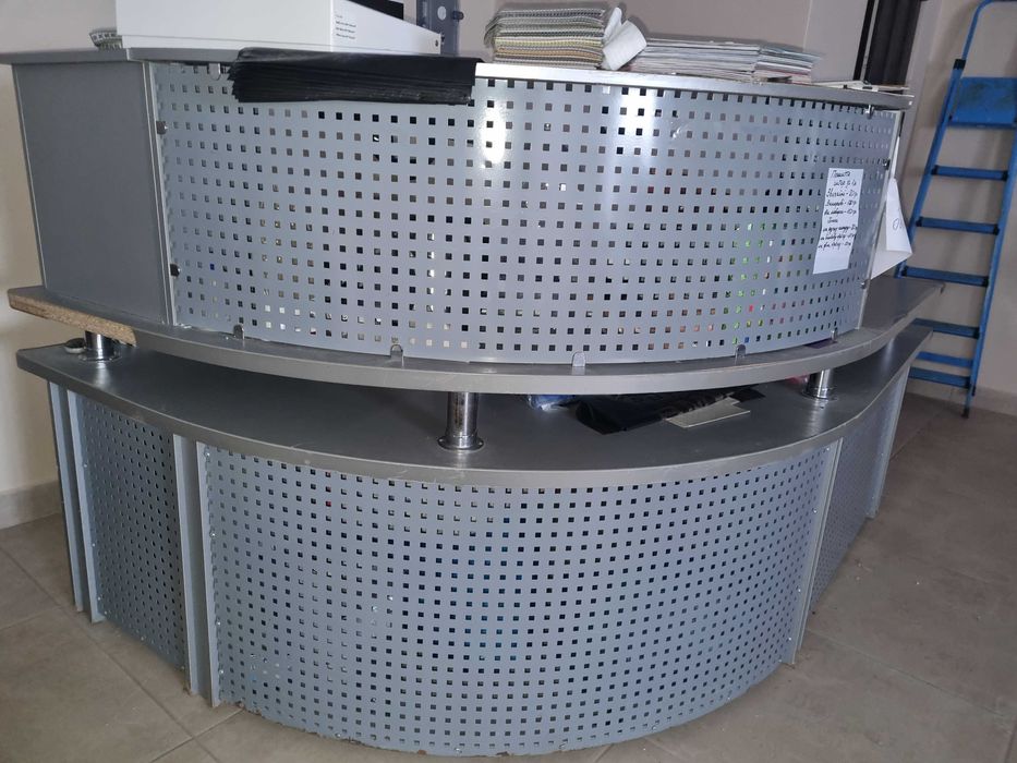 Офісний стіл в гарному стані