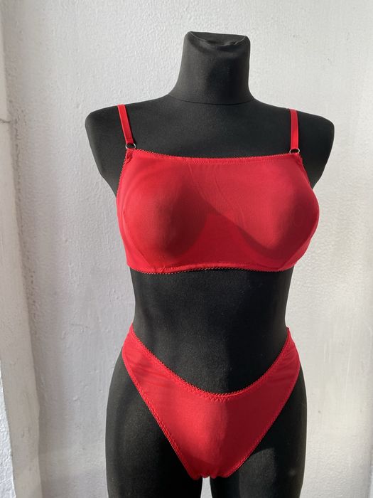 Комлект топ BRA розмір 75B трусики s- m матеріал сіточка