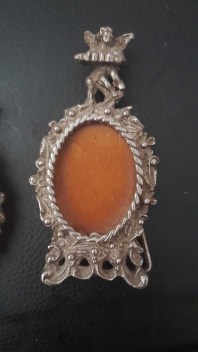 Selling two very old small frames and a mirror.64752381153921123