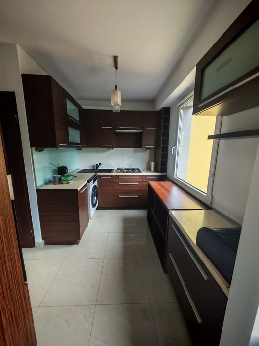 4-pokojowe mieszkanie 60,5m² – częściowo umeblowane, piwnica, balkon.