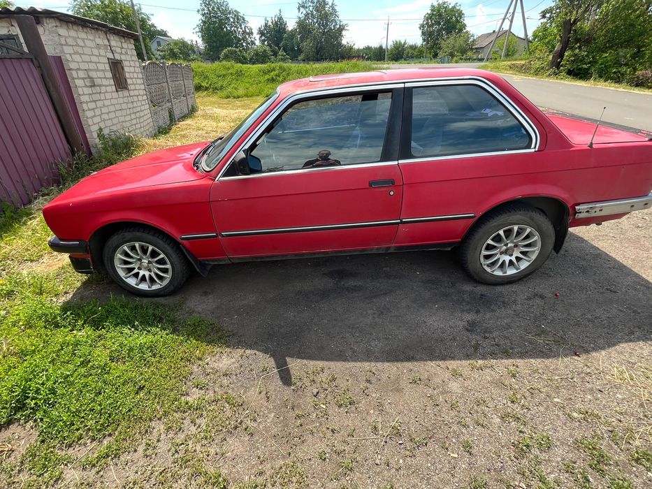 Продам BMW e30 316