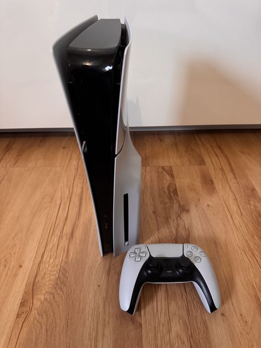 PlayStation 5 1 tb+ 4 gry