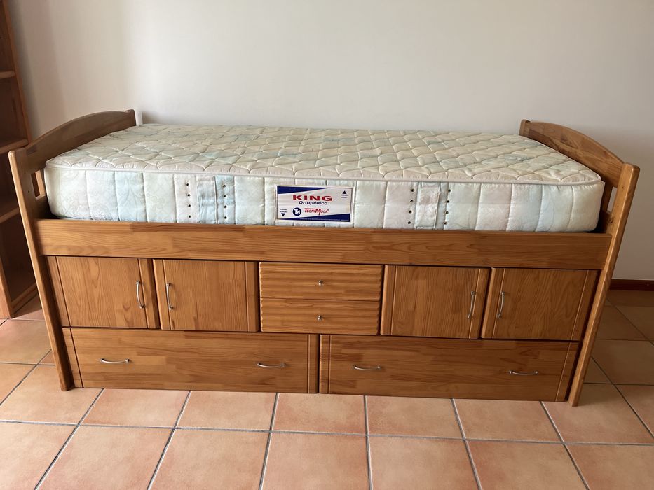 Cama dupla e colchões