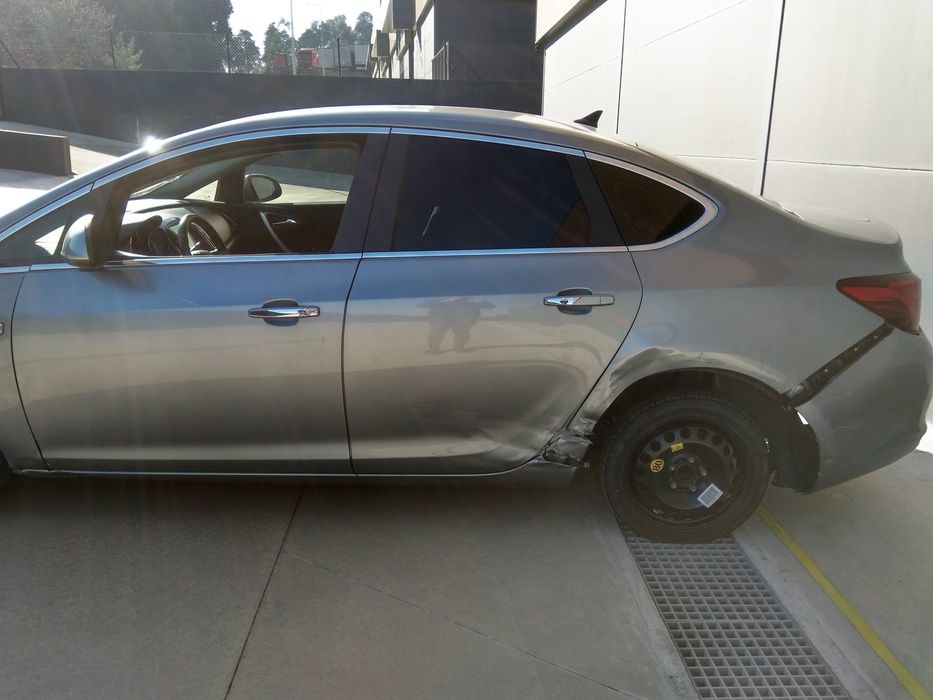 OPEL ASTRA J - 2013 - Para Peças
