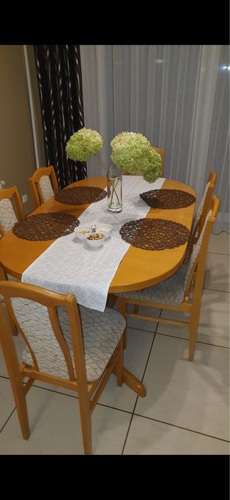 Stół rozkładany. z krzesłami