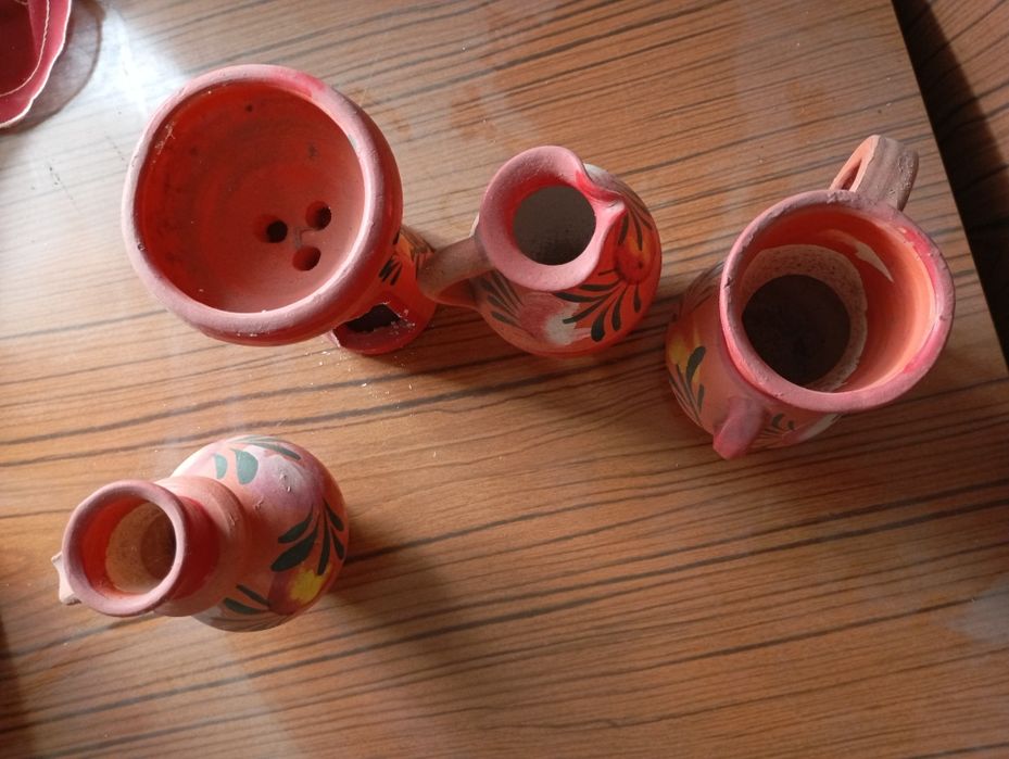 Conjunto de 4 peças em barro pintadas à mão