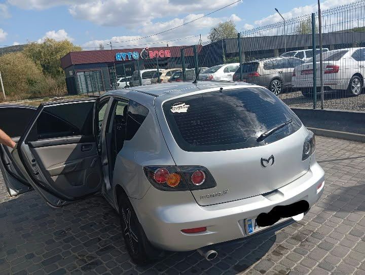 Автомобіль Mazda