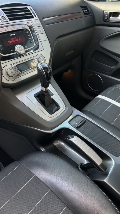 Продам білий кроссовер Ford Kuga