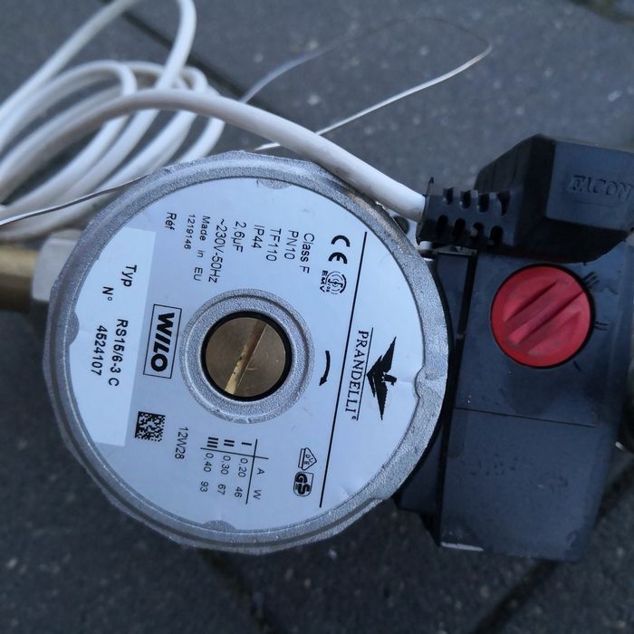 Układ mieszający do ogrzewania podłogowego do zamontowania w belkę