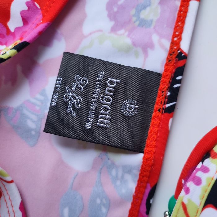 Bugatti, фірмовий купальник