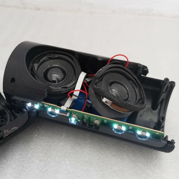 Bluetooth колонка . Разбитая /на запчасти /рабочая