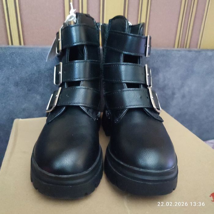 Весняні ботинки Reserved