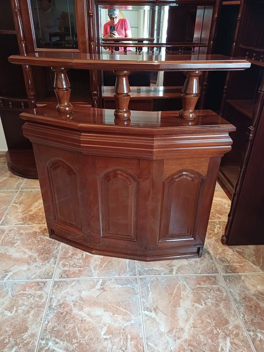 Bar De Madeira Impecável