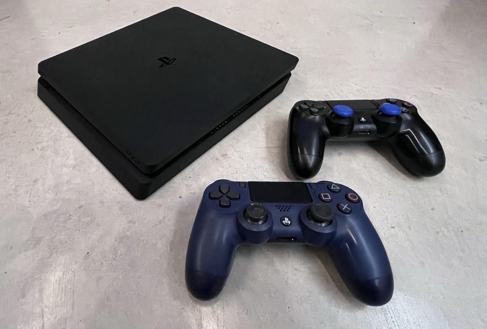 Playstation 4 slim 500gb + 18 jogos