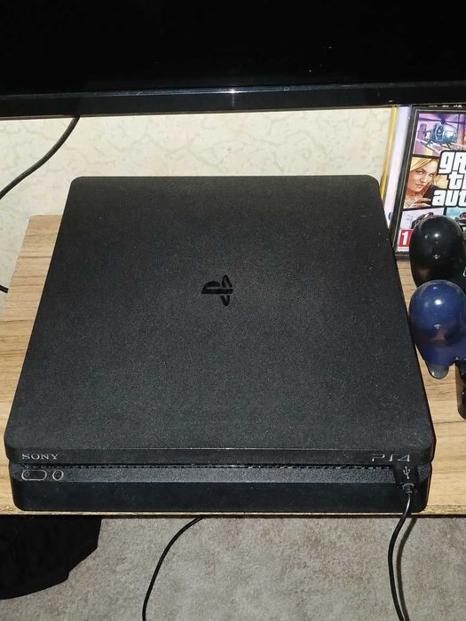 Продам PS 4 slim