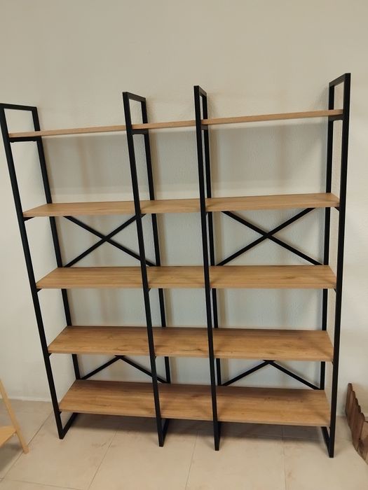 Móvel/estante  ideal para casa ou loja em bom estado.