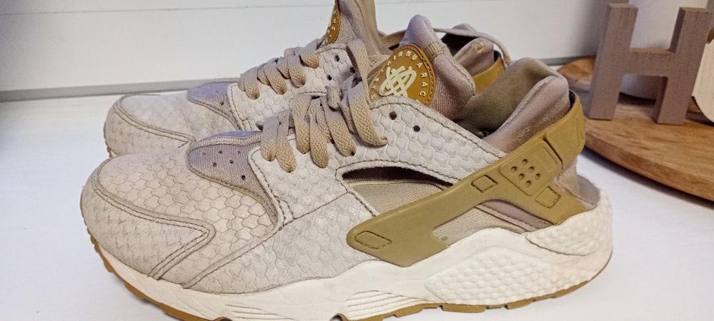 Buty Nike Huarache Run beż z białym  40,5