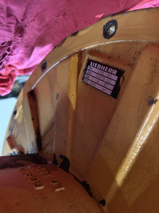 Liebherr A902 R902 pompa hydrauliczna LPVD075