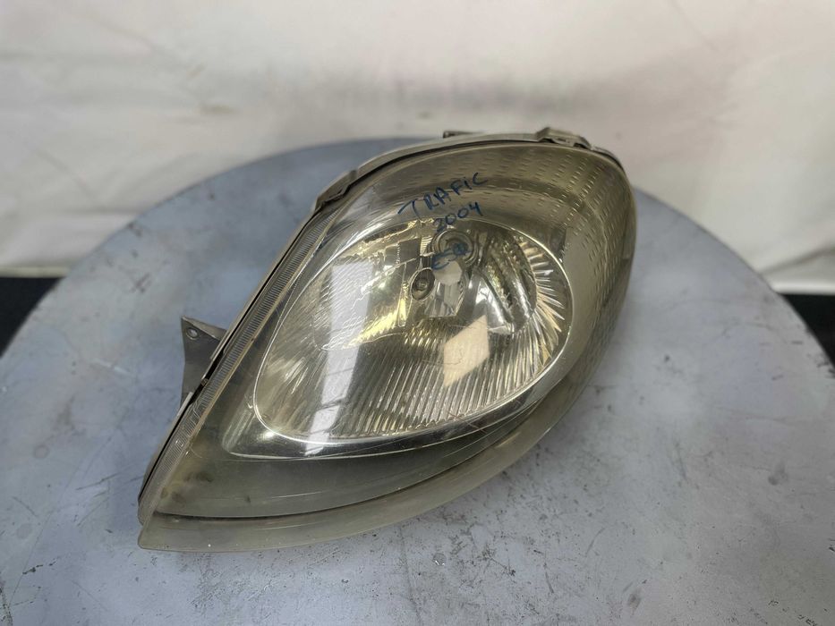 Farol dianteiro esquerdo Renault Trafic ( 2004)