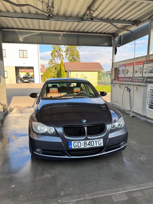 BMW Seria 3 BMW 320i e90