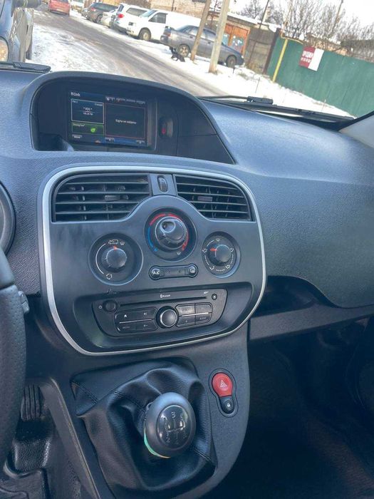 Автомобіль renault