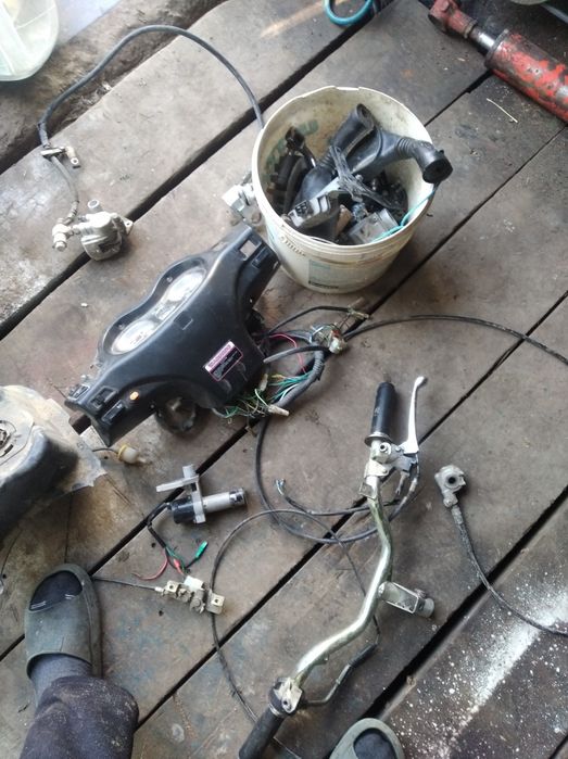 Продам мотор альфа 100кубіків  і є ще мотор від скутера 150тоже звоніт