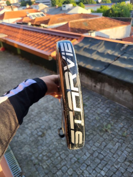 Vendo Raquete de Padel StarVie Black Titan 2026 COMO NOVA