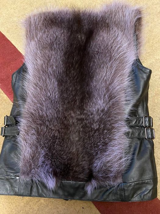 Желетка меховая, натуральный мех, чернобурка