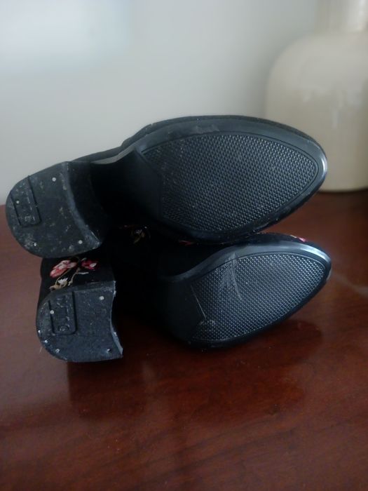 Botins bordados, tamanha 35, Bershka